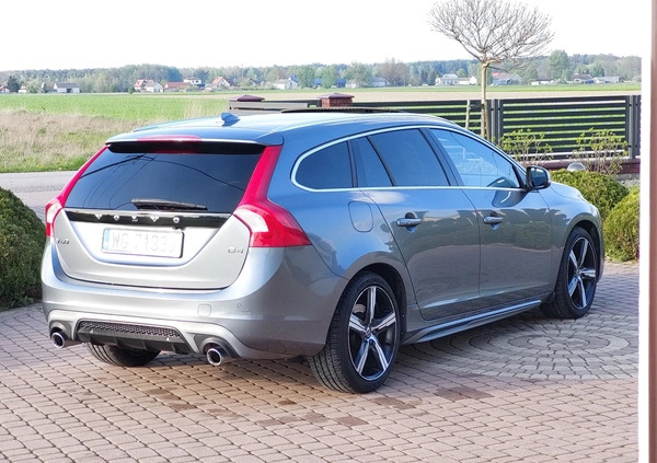 Volvo V60 cena 61500 przebieg: 256000, rok produkcji 2017 z Nowe Miasto nad Pilicą małe 379